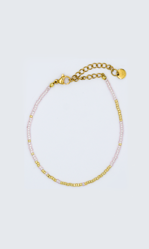 Handgemaakte kralen armband met roze en gouden kralen met een stainless steel sluiting