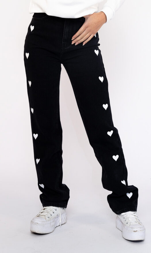 Zwarte jeans met witte hartjes